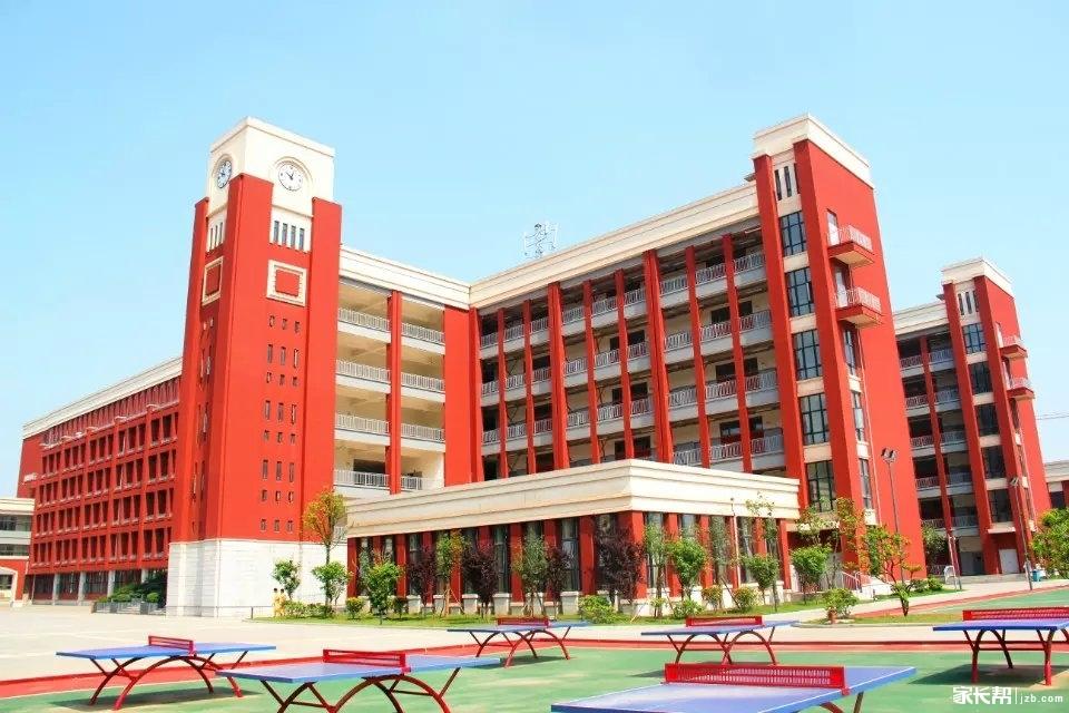 哪些学校可以复读高三（湖南成绩最好的三所复读学校盘点）插图2